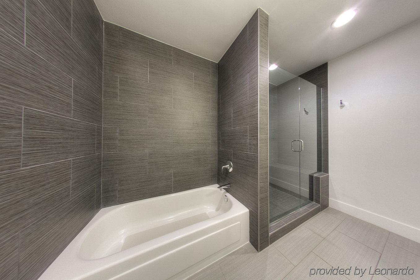Oceanside Marina Suites - A Waterfront Hotel Ngoại thất bức ảnh